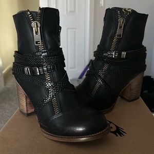 Never worn black snake Balboa, gorgeous boot!